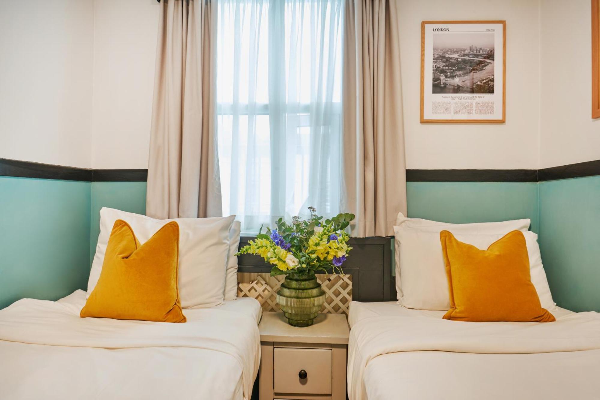 โอโย ฮัตตันส์ โฮเทล วิกตอเรีย ลอนดอน Hotel ภายนอก รูปภาพ